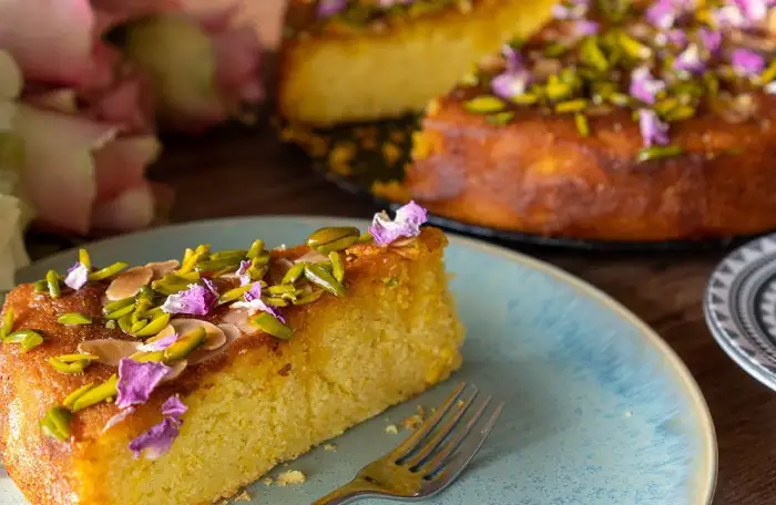 طرز تهیه کیک زعفران و گلاب در خانه