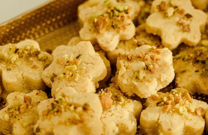 تهیه شیرینی نخودی بدون فر