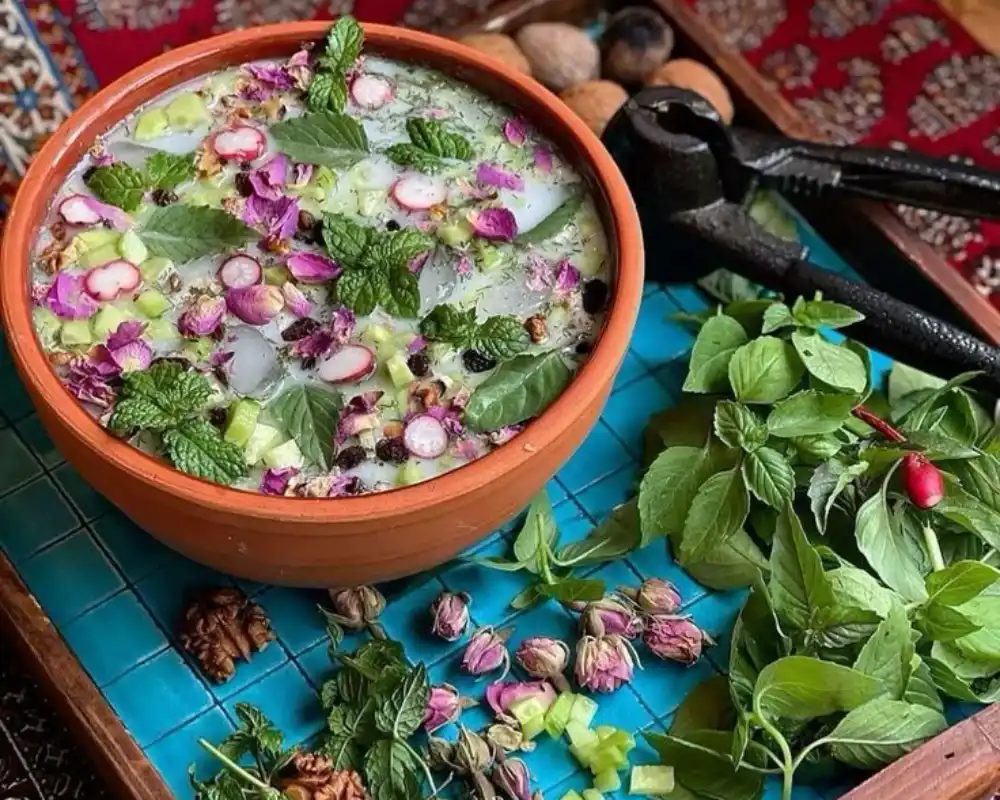 طرز تهیه آب دوغ خیار