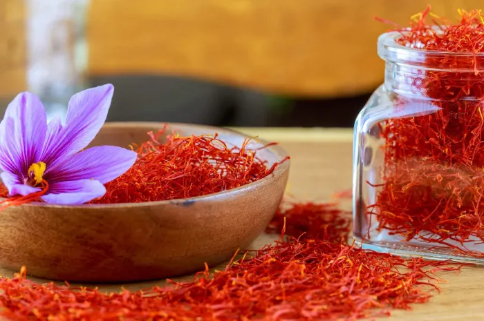 زعفران برای جلوگیری از بیماری کیست تخمدان